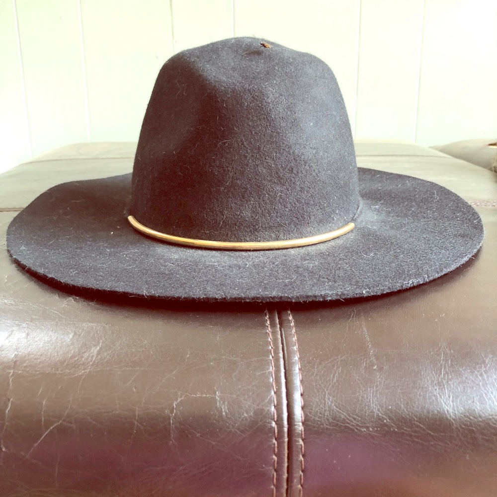 Floppy hat